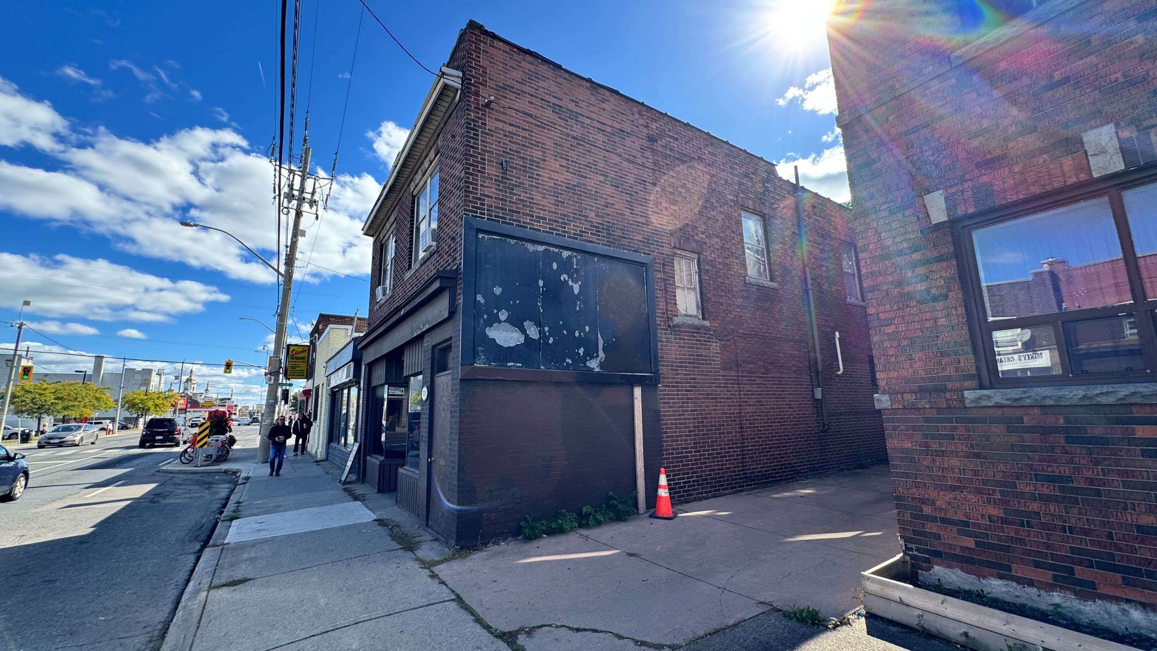 Hamilton, ON L8L 3B1,772 Barton ST E