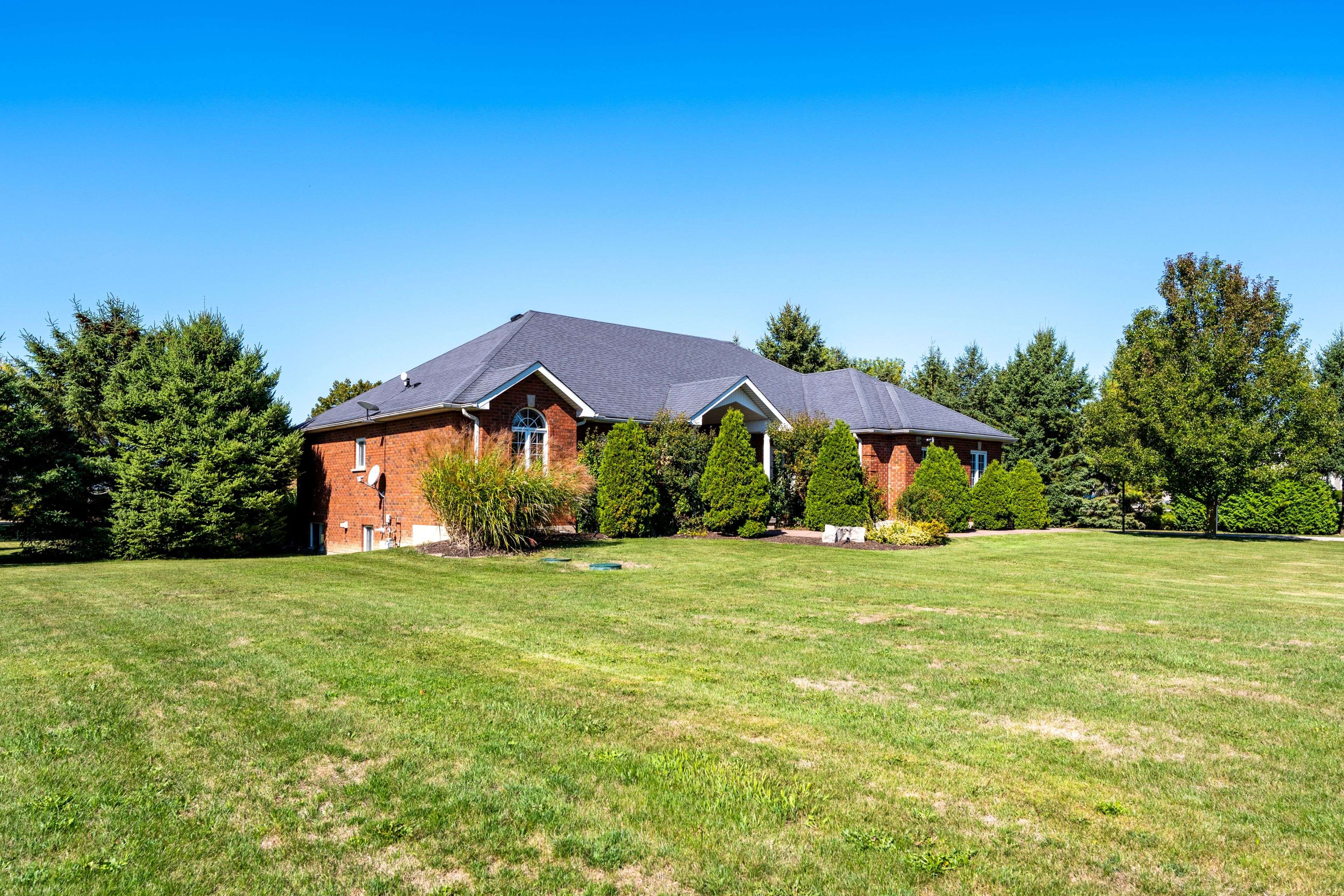 Brant, ON N3S 0H4,325 Brant County 18 RD