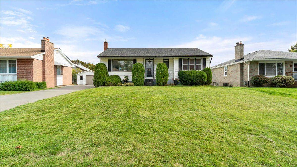 Quinte West, ON K8V 5M5,39 Second AVE