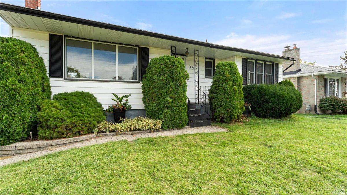 Quinte West, ON K8V 5M5,39 Second AVE