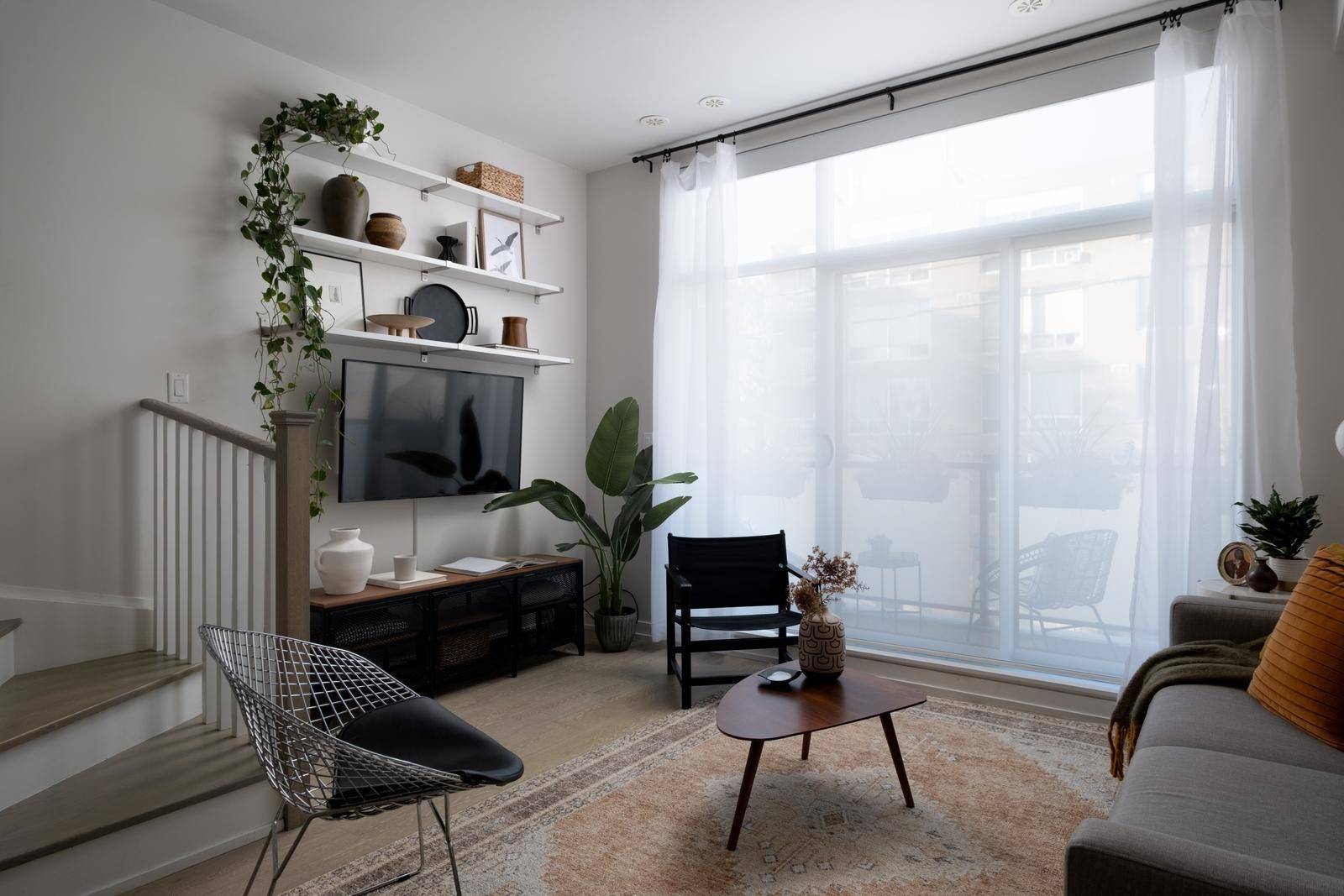 Toronto E01, ON M4L 1Y8,1321 Gerrard ST E #8