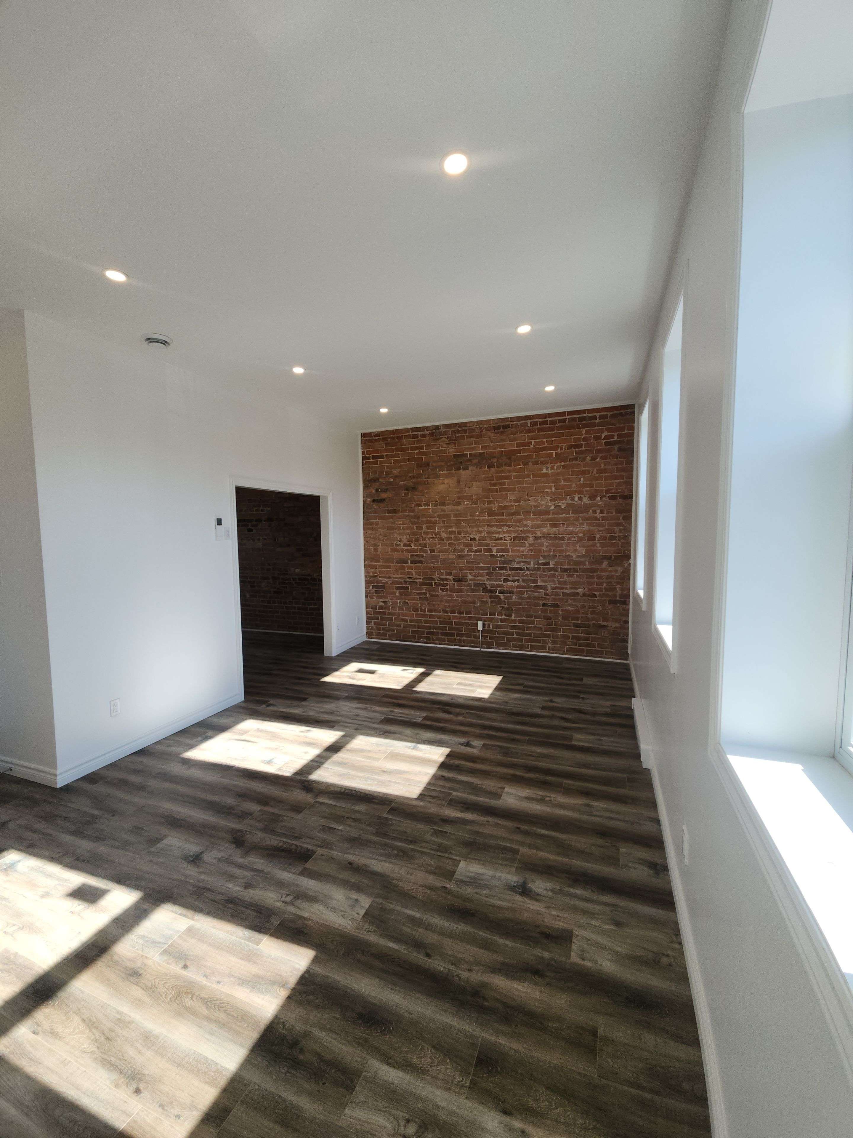 Springwater, ON L0L 1P0,9 Queen ST W #201