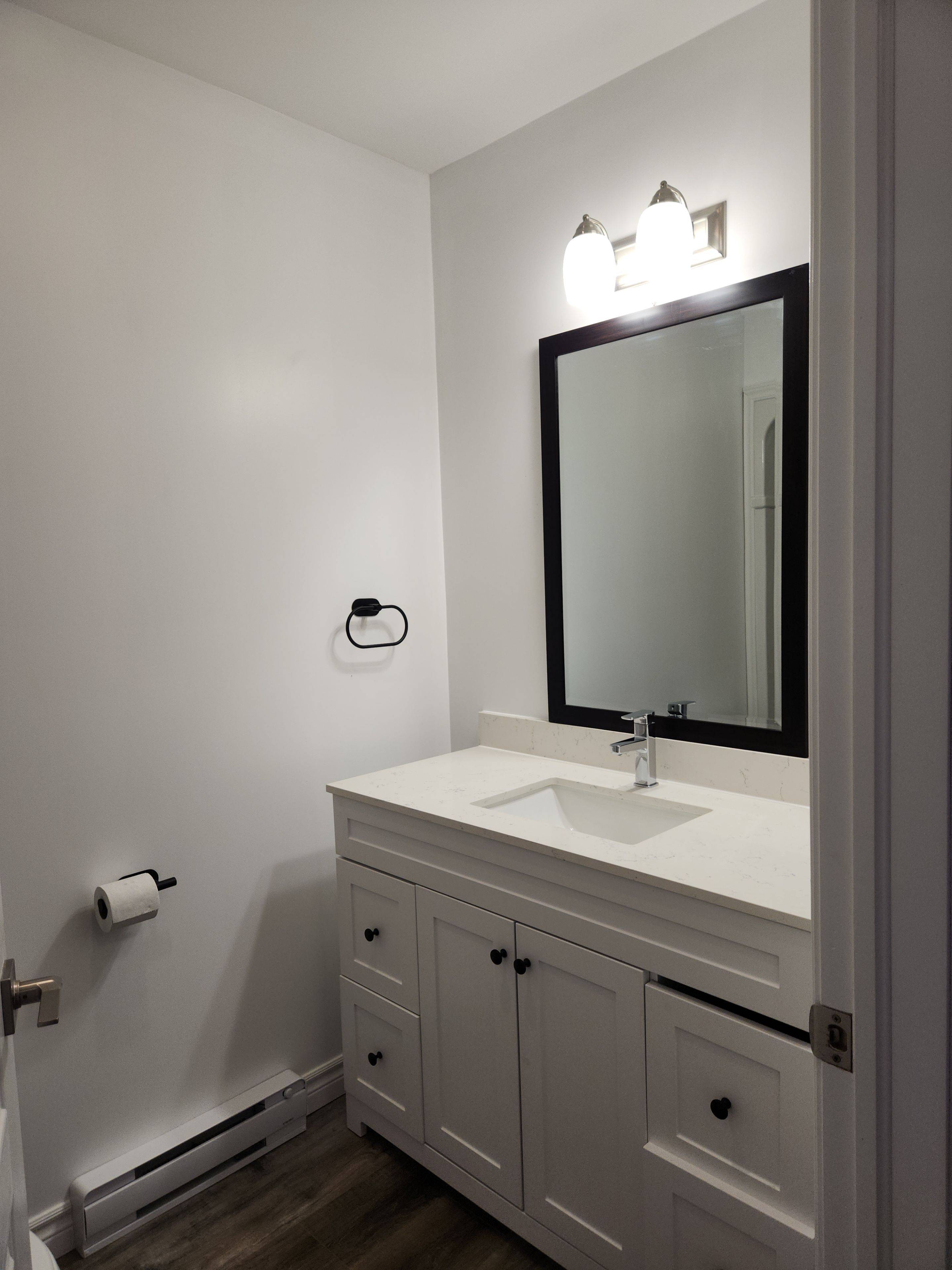 Springwater, ON L0L 1P0,9 Queen ST W #203