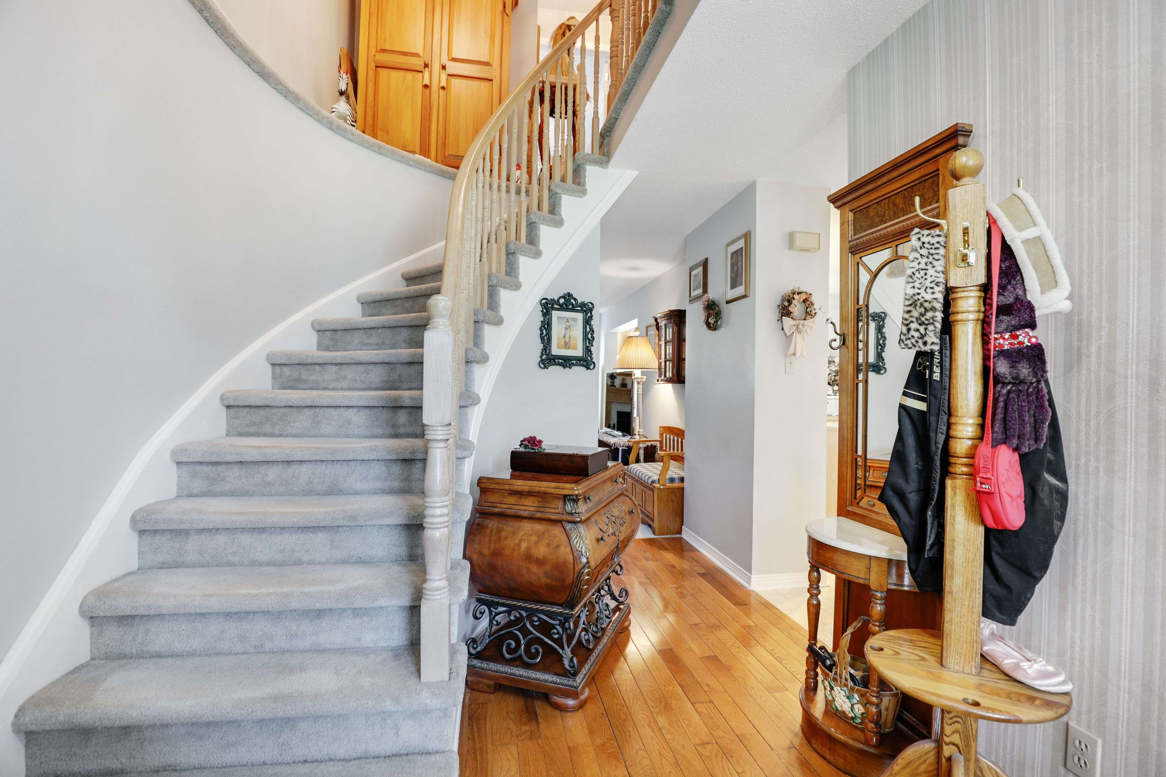 Kanata, ON K2M 2G6,127 Bridlewood DR