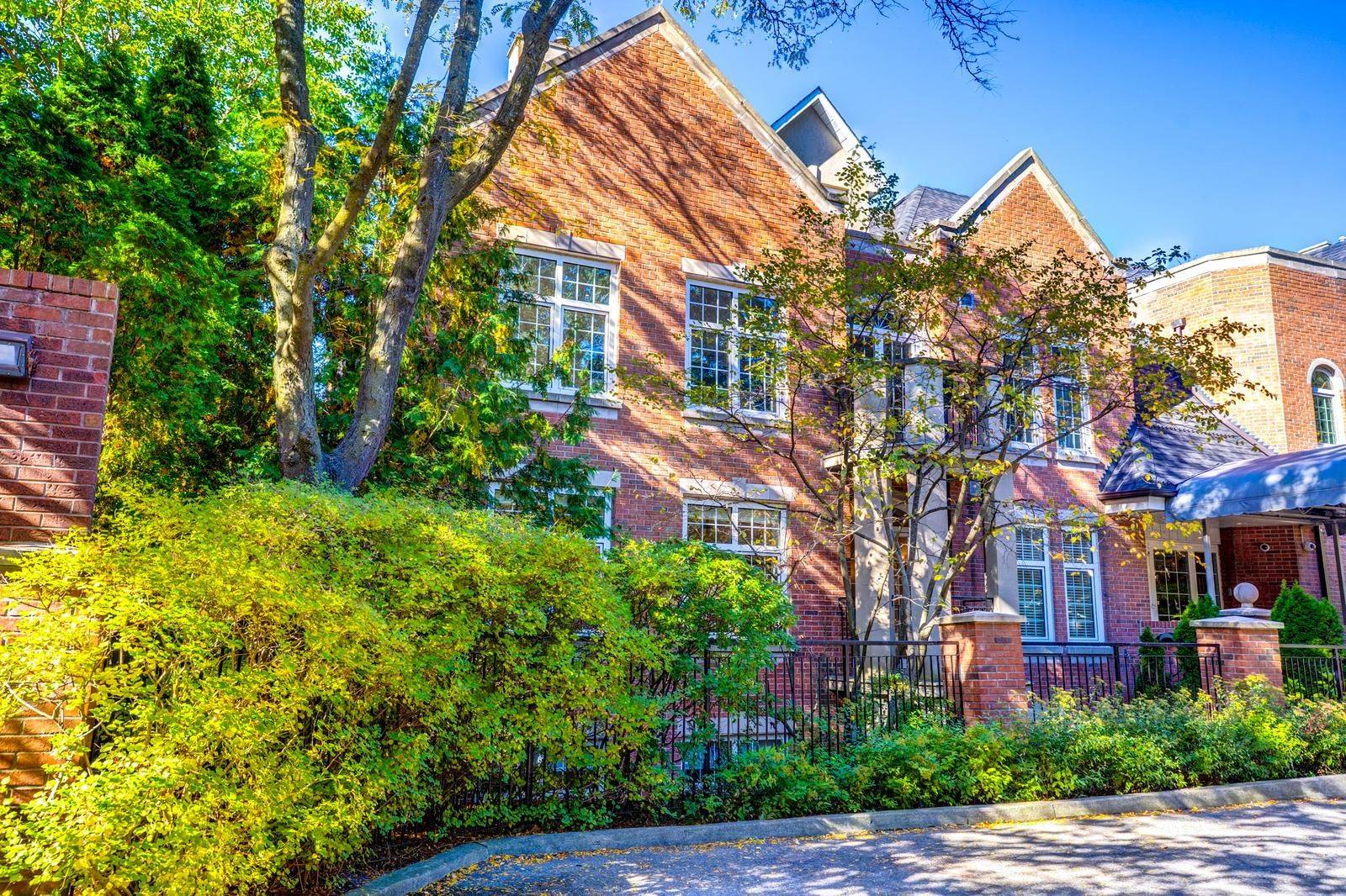 Toronto C12, ON M4N 2R1,2 Doncliffe PL #202B