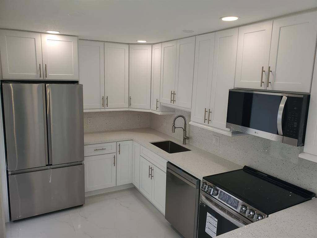 North Miami Beach, FL 33162,440 NE 174th St