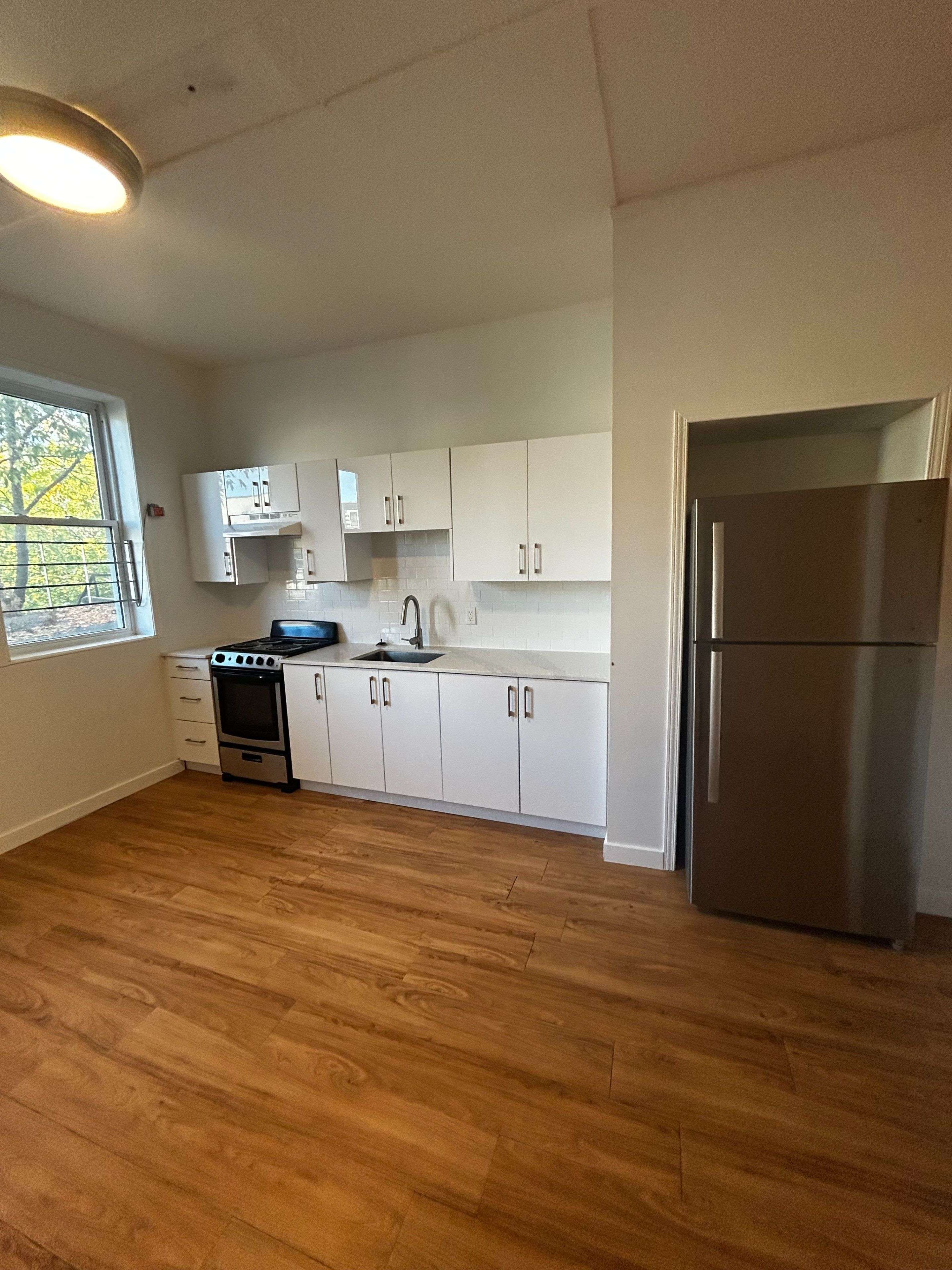 Peterborough, ON K9H 2L2,174.5 Hunter ST W #2