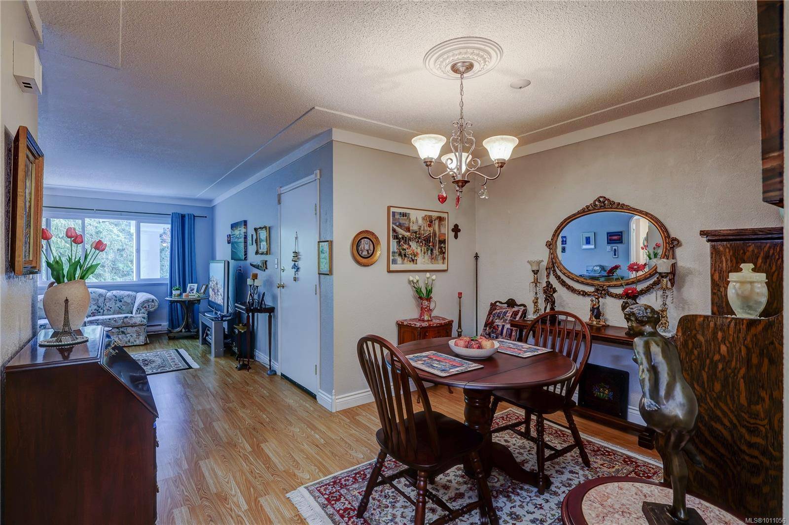 Qualicum Beach, BC V9K 1N4,322 Village Way #6