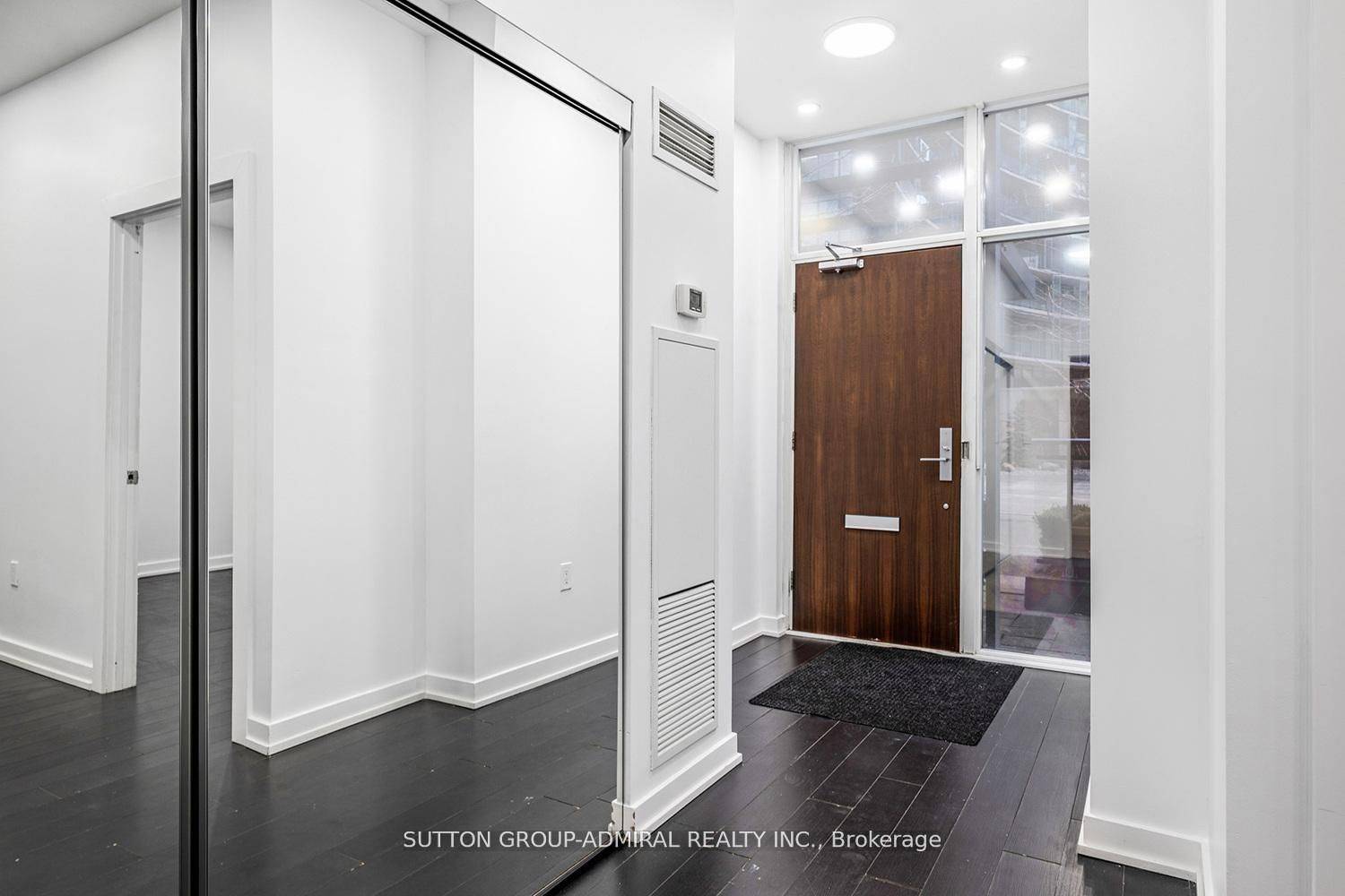 Toronto C01, ON M5V 4A3,18 Capreol CT #G20