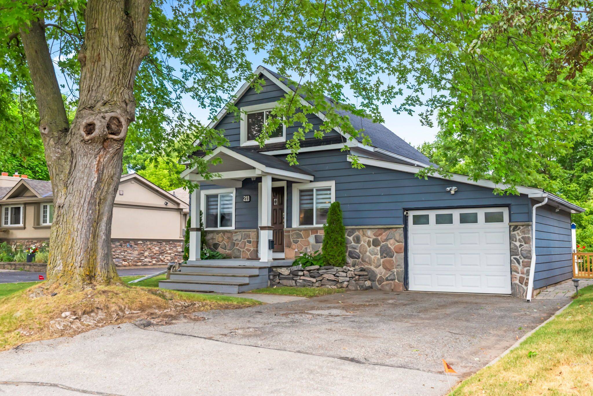 Oshawa, ON L1J 6R6,211 Severn ST