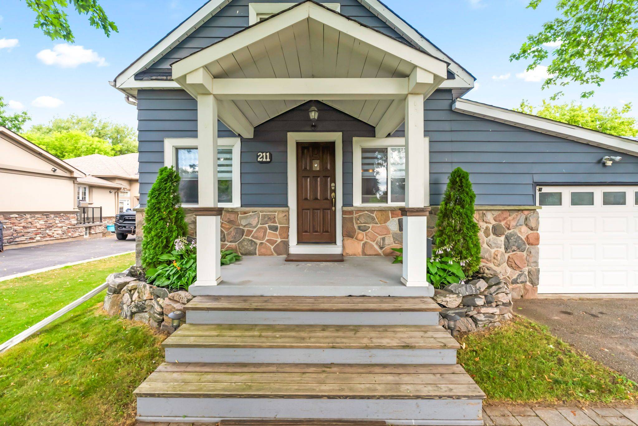 Oshawa, ON L1J 6R6,211 Severn ST