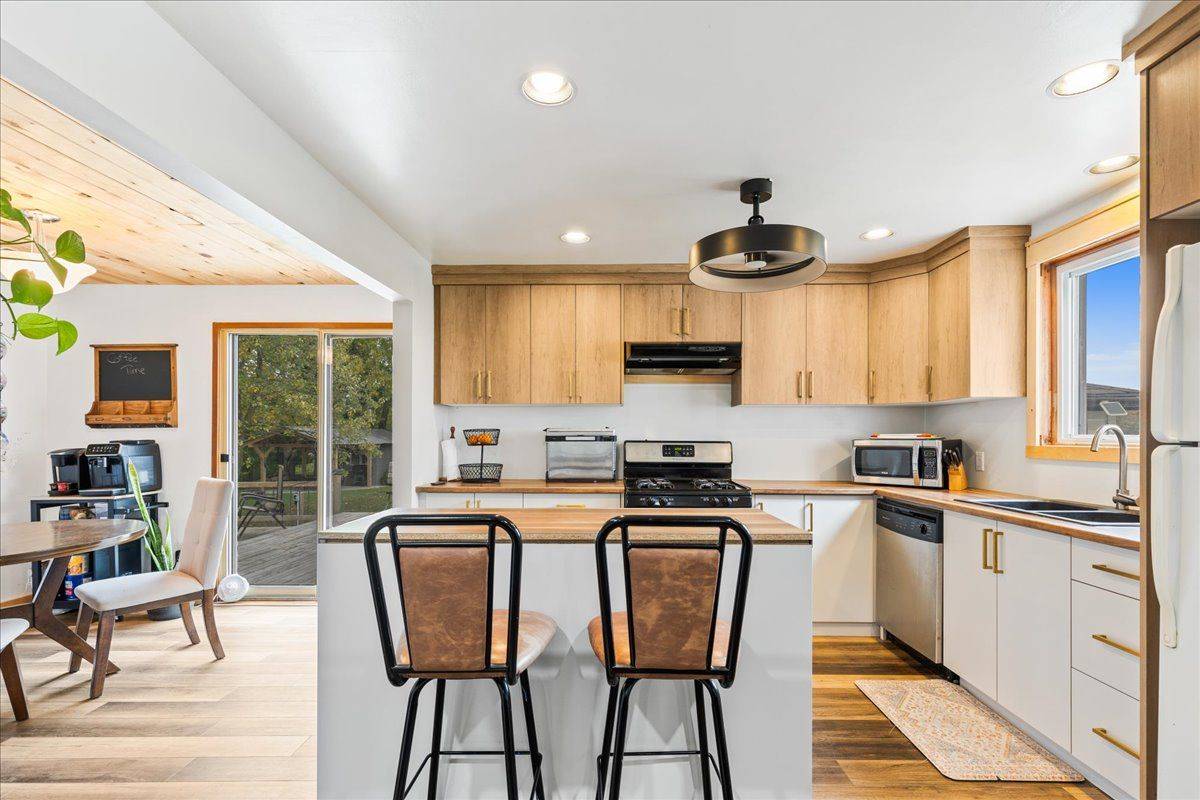 Lucan Biddulph, ON N0M 1V0,1021 Road 164 N/A