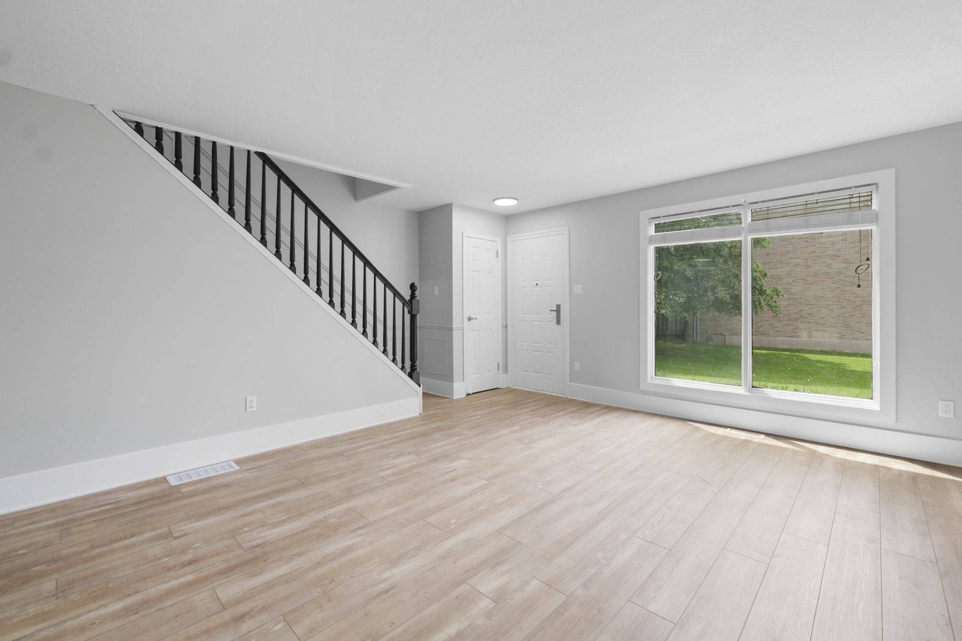 London South, ON N6H 4Y8,696 Wonderland RD S #15