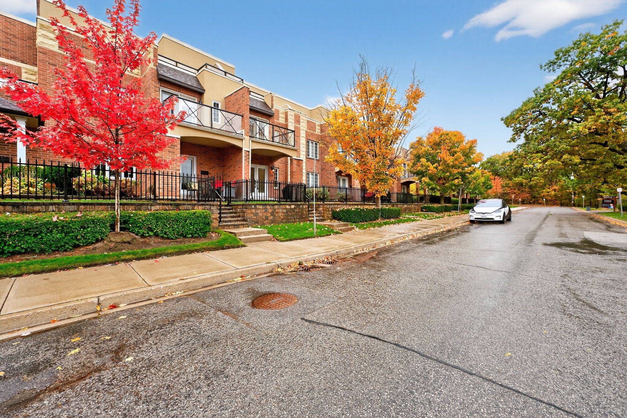23 White Oaks RD, Barrie, ON L4N 5A2