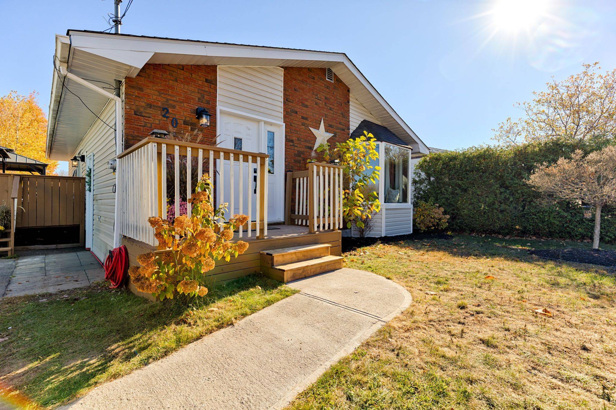 Petawawa, ON K8H 1S4,20 John ST