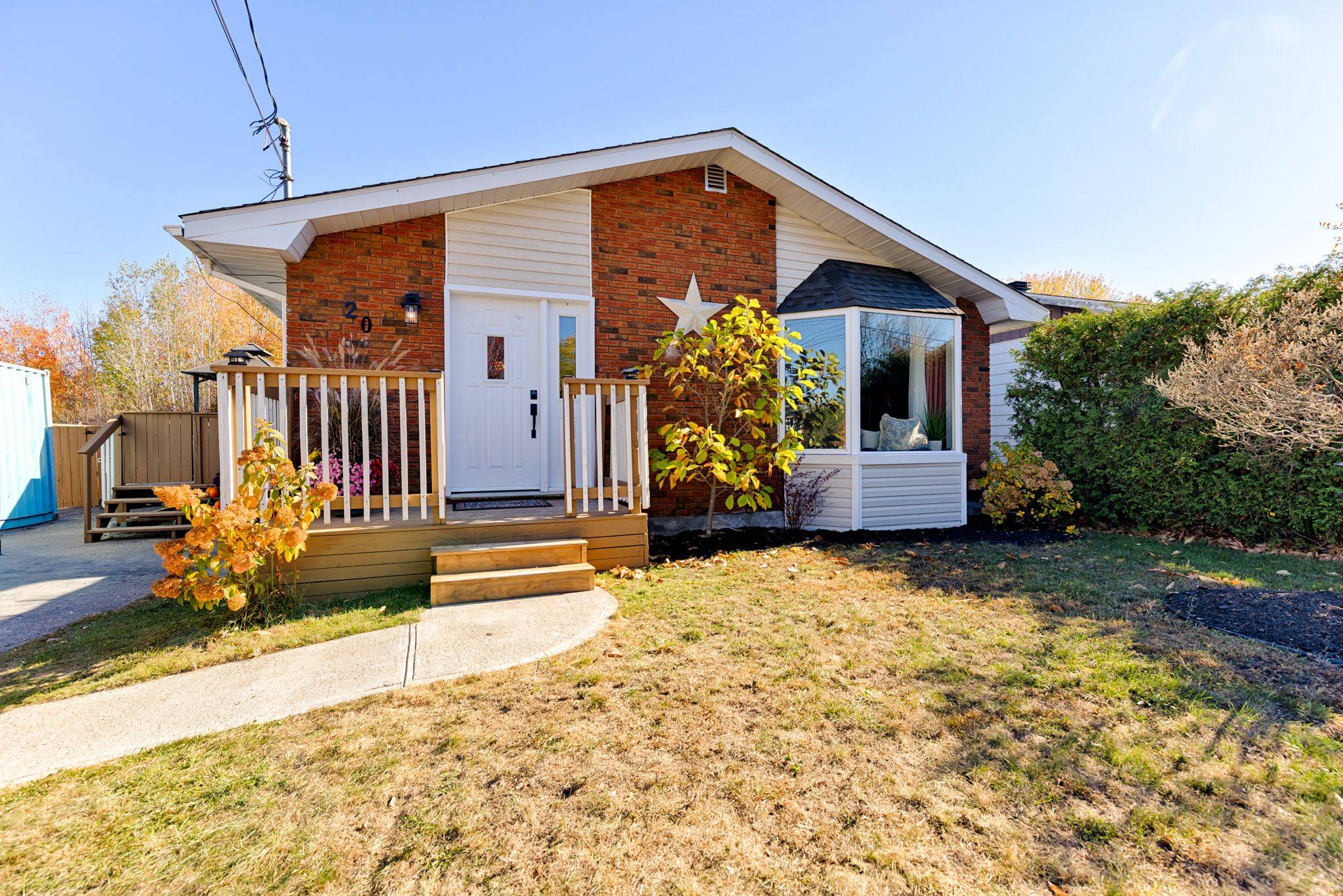 Petawawa, ON K8H 1S4,20 John ST