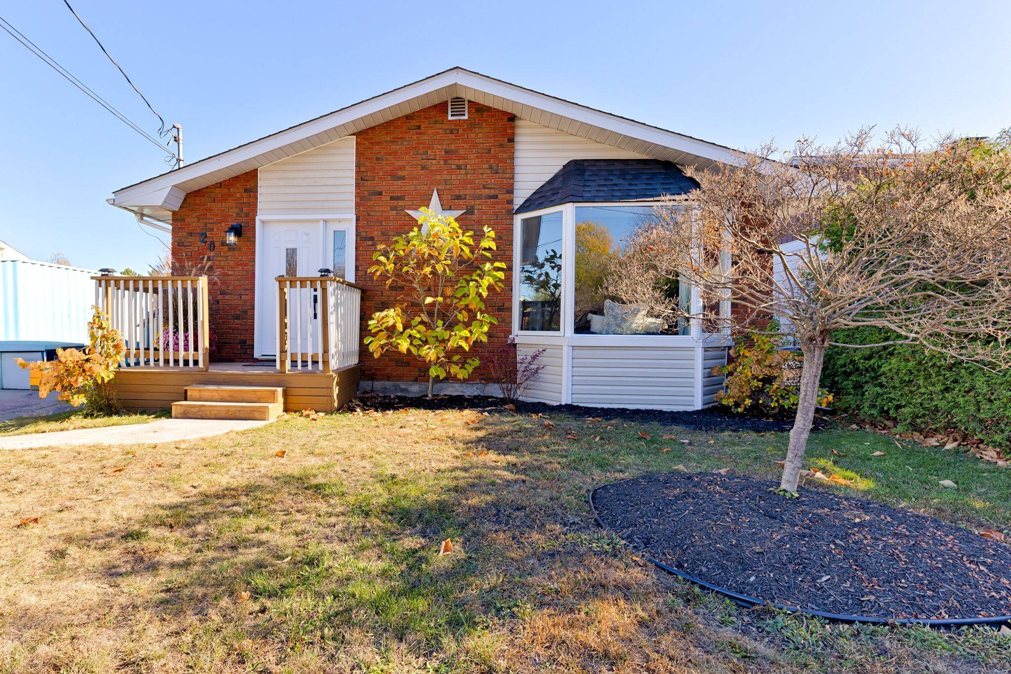 Petawawa, ON K8H 1S4,20 John ST