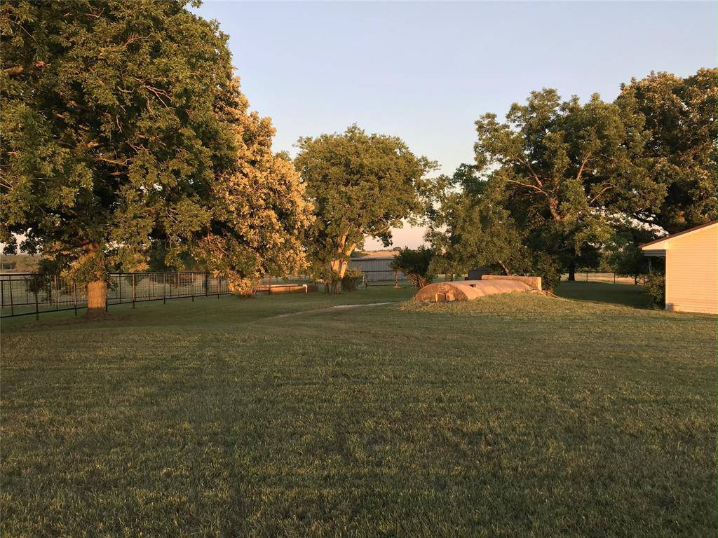 Muenster, TX 76252,1332 County Road 423