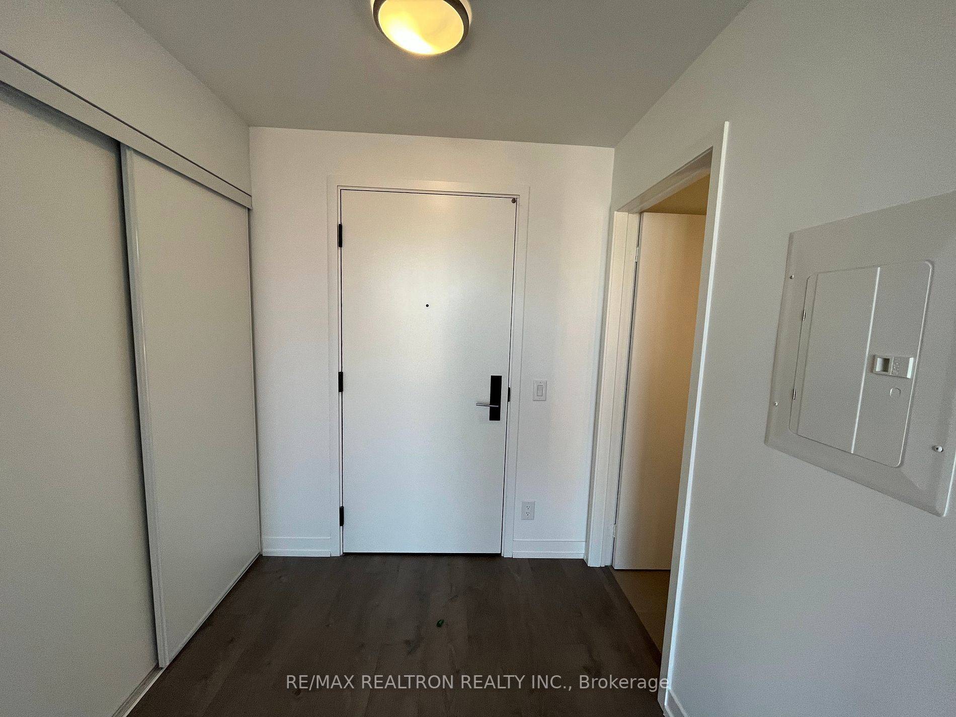 Toronto W01, ON M6K 0H8,270 Dufferin ST #602