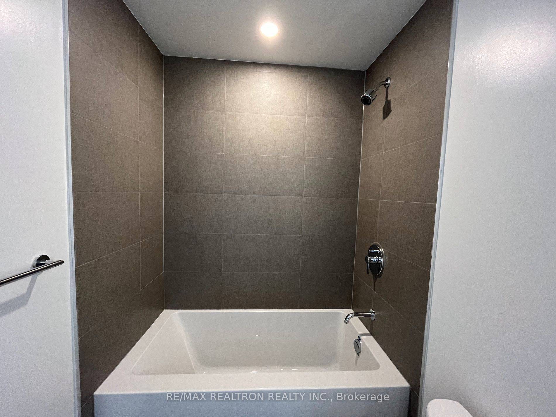 Toronto W01, ON M6K 0H8,270 Dufferin ST #602