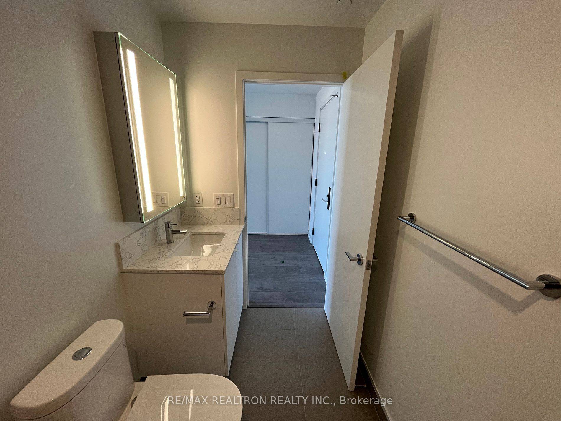 Toronto W01, ON M6K 0H8,270 Dufferin ST #602