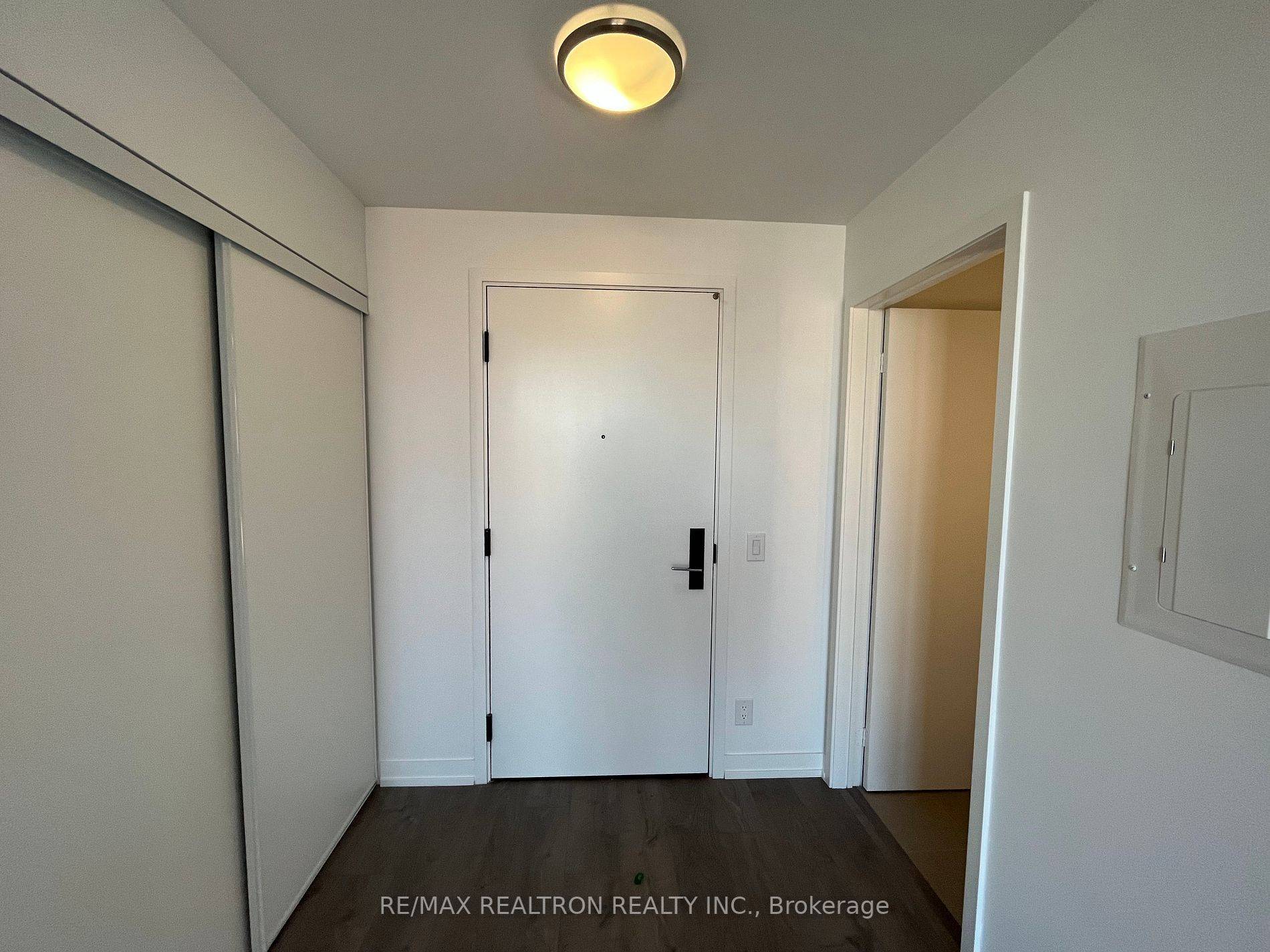 Toronto W01, ON M6K 0H8,270 Dufferin ST #602