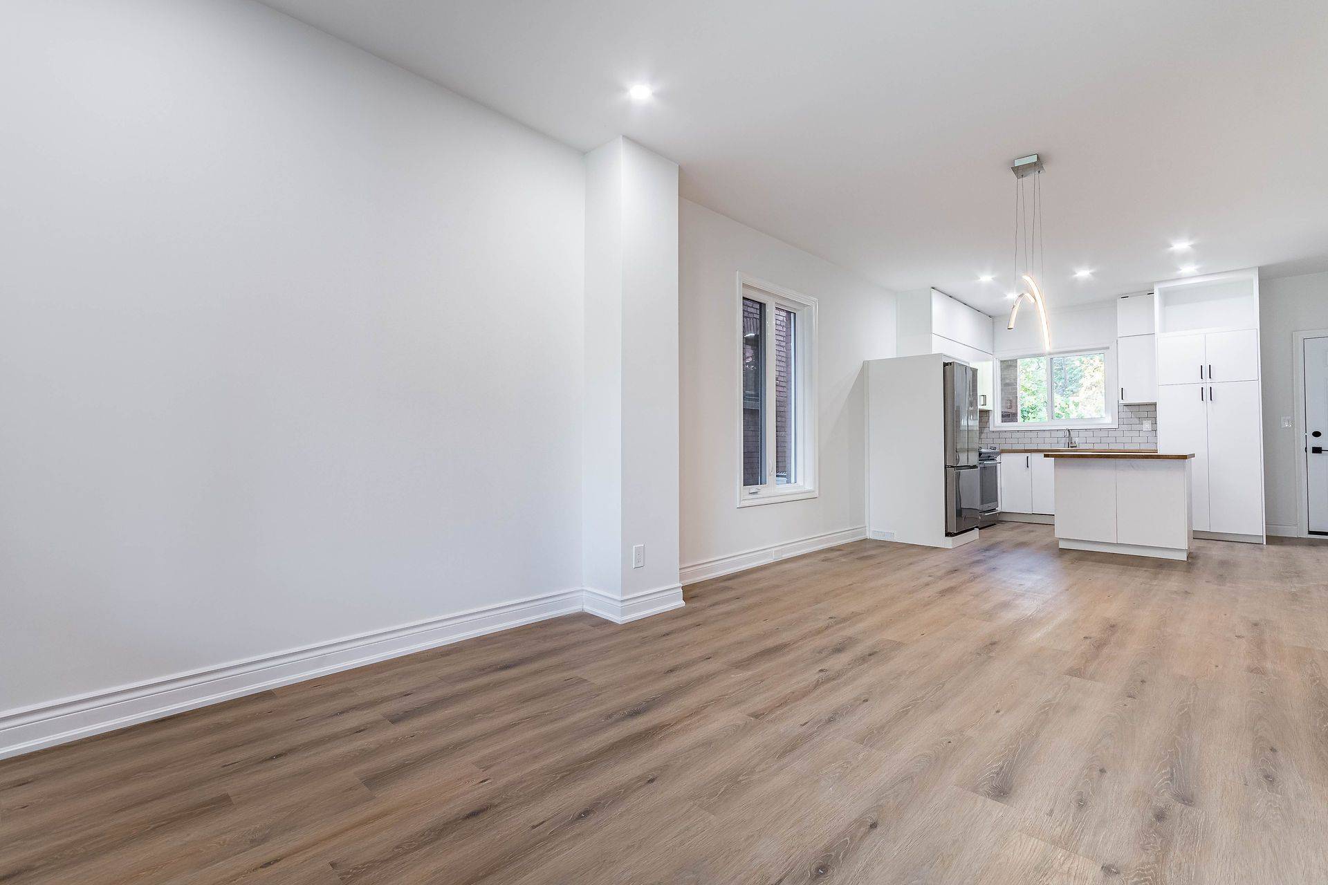 Hamilton, ON L8M 2A1,286 Cumberland AVE #Upper