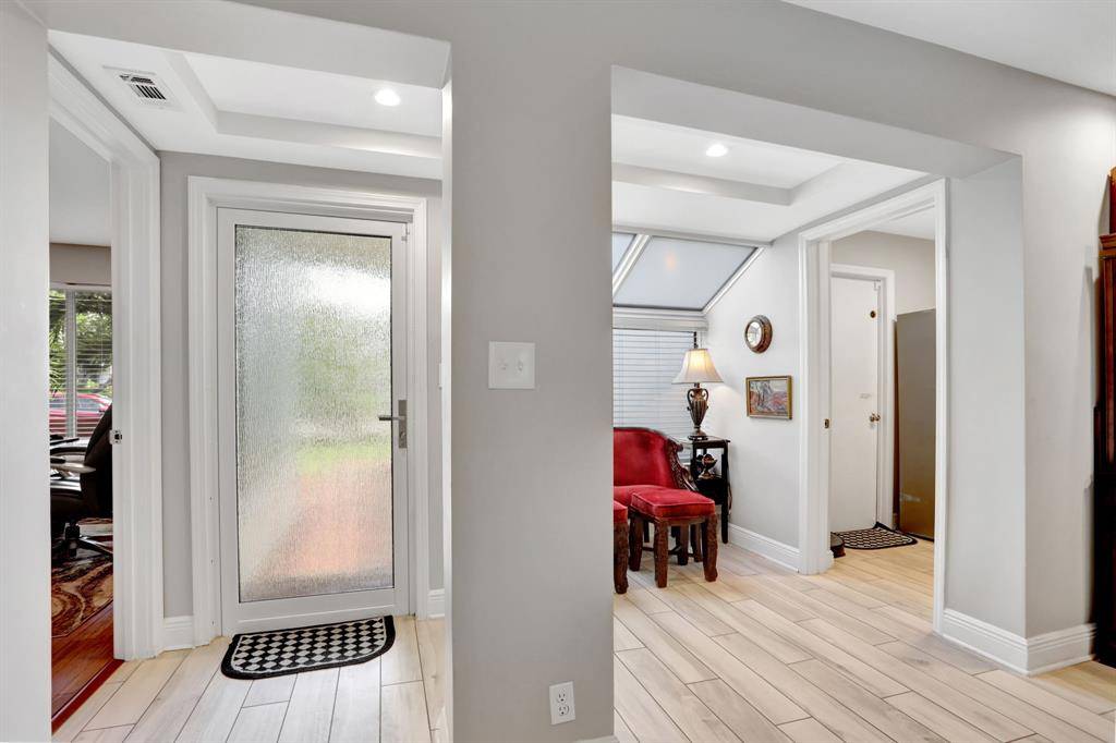 Pompano Beach, FL 33060,906 SE 10th St