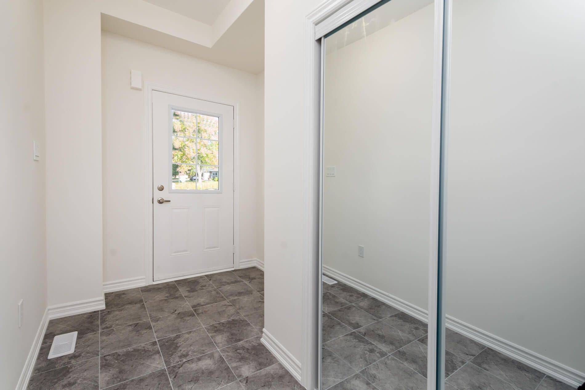 Innisfil, ON L0L 1L0,19 Ravenscraig PL