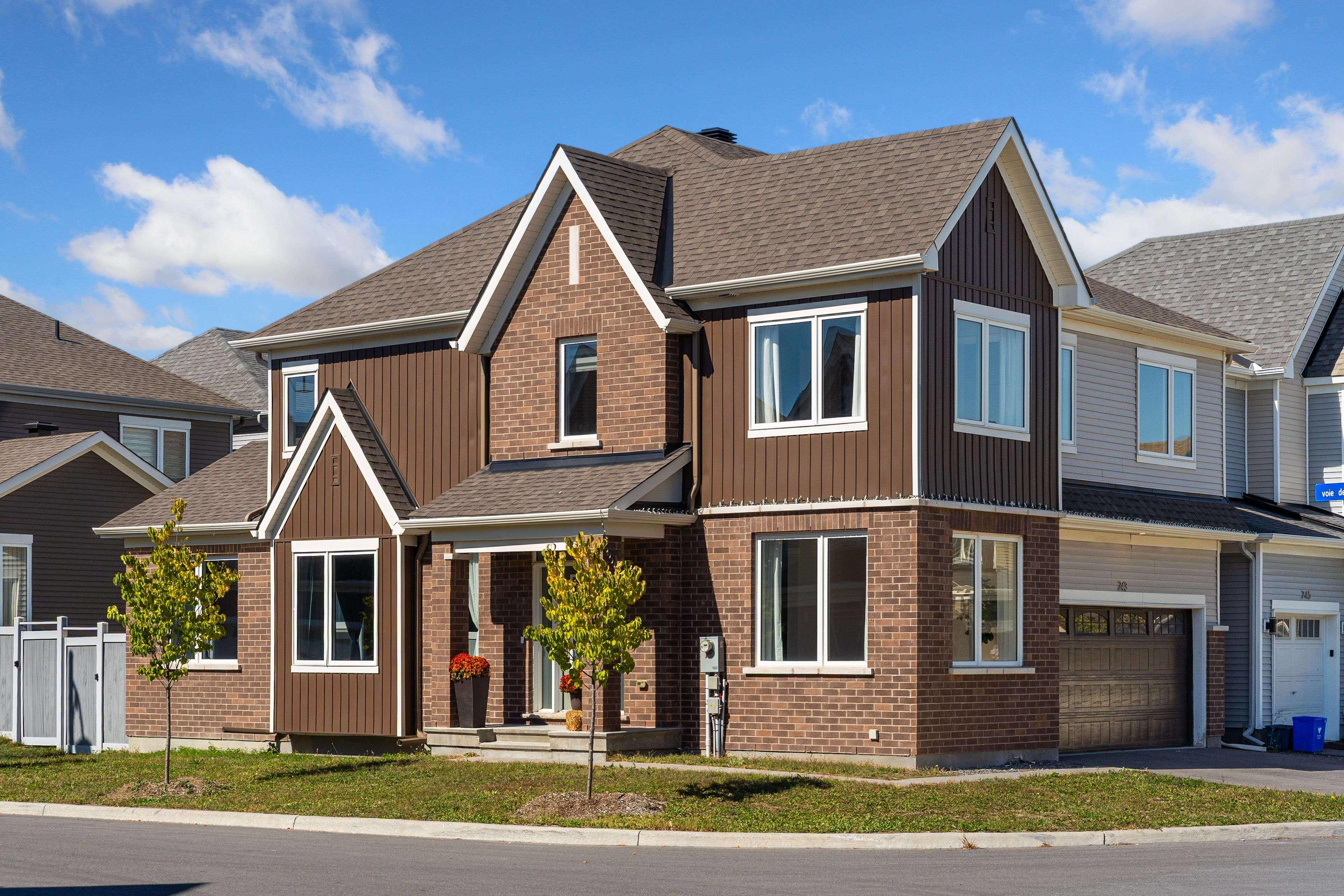 Orleans - Convent Glen And Area, ON K1W 0M8,743 VENNECY TER