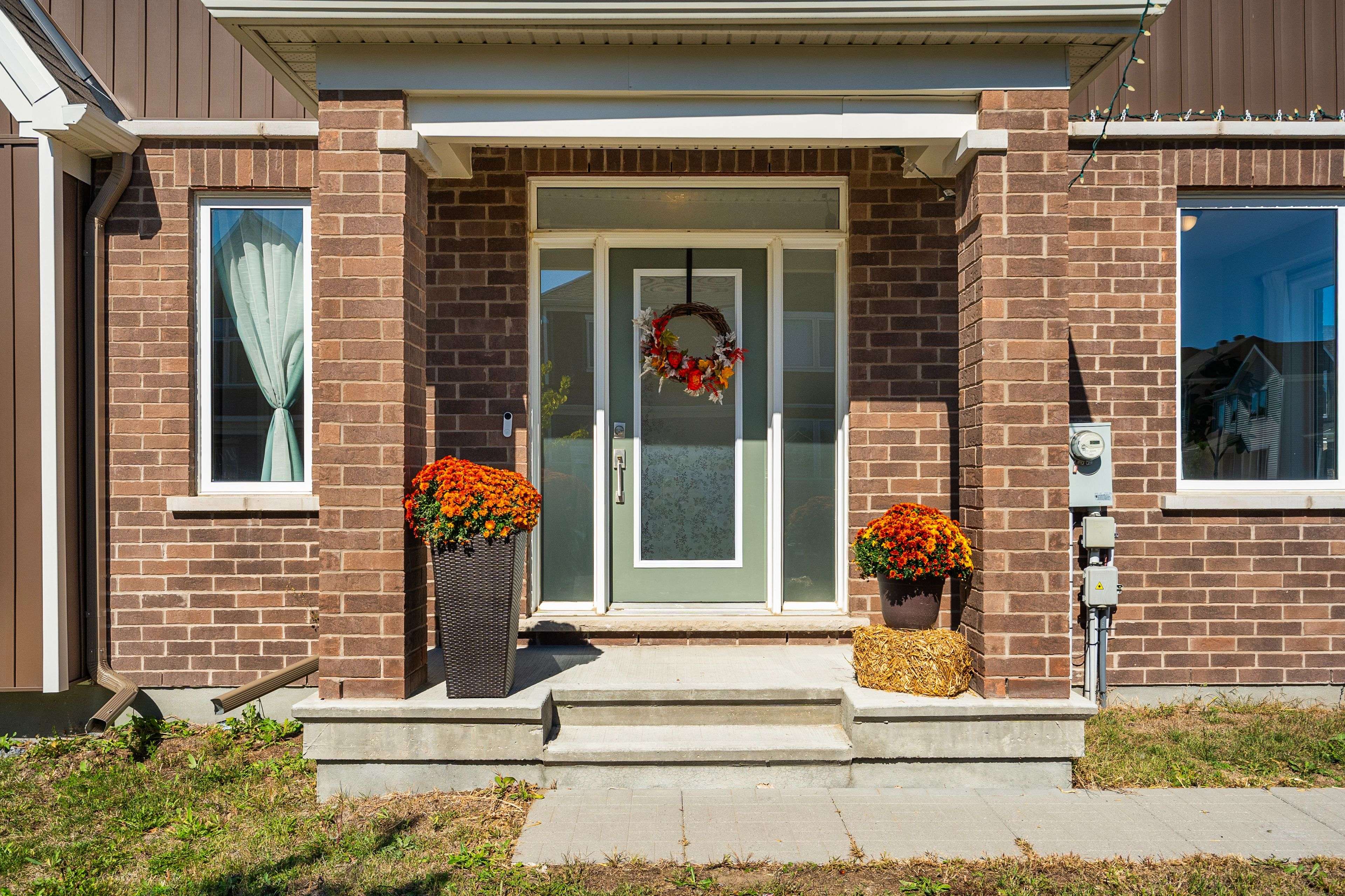 Orleans - Convent Glen And Area, ON K1W 0M8,743 VENNECY TER