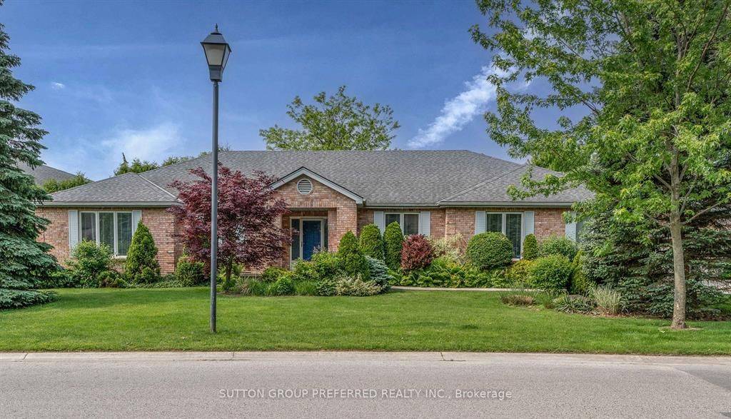 London South, ON N6C 5W9,1 Highland Woods CT