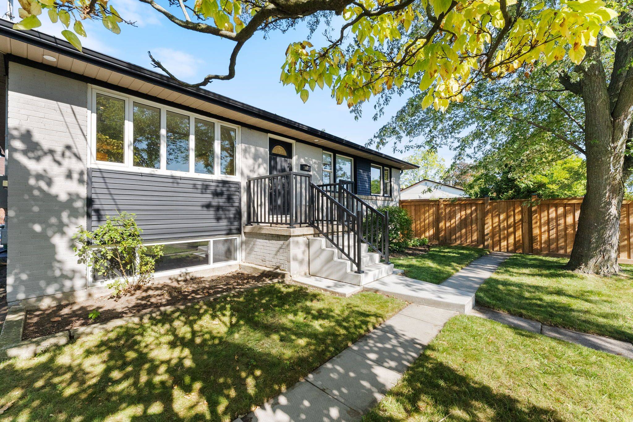 Hamilton, ON L8T 2L7,103 Wise CRES