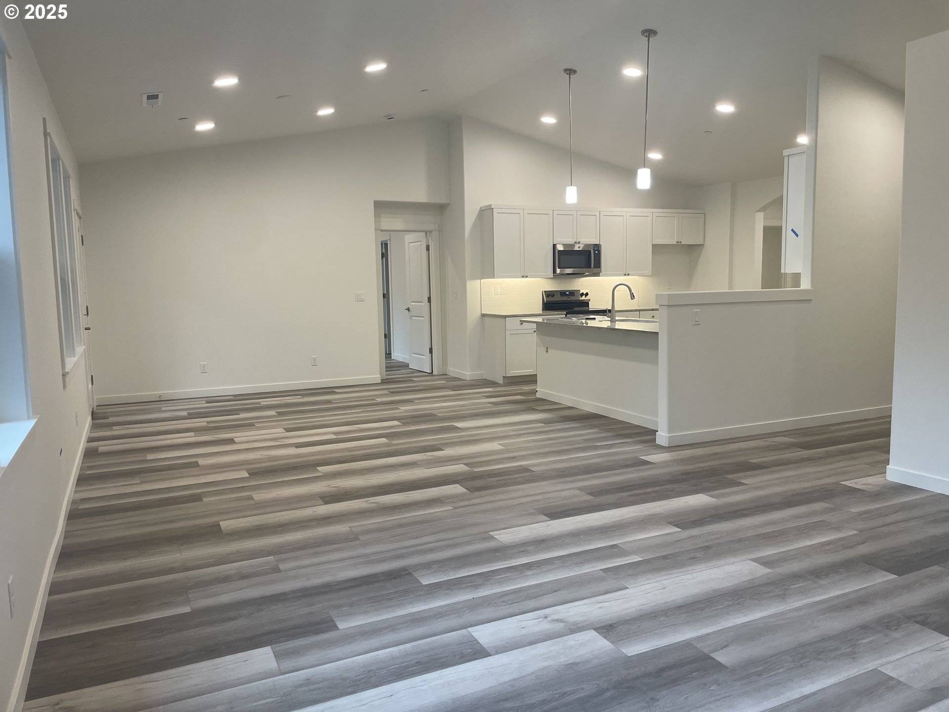 6008 Little Woahink DR, Florence, OR 97439