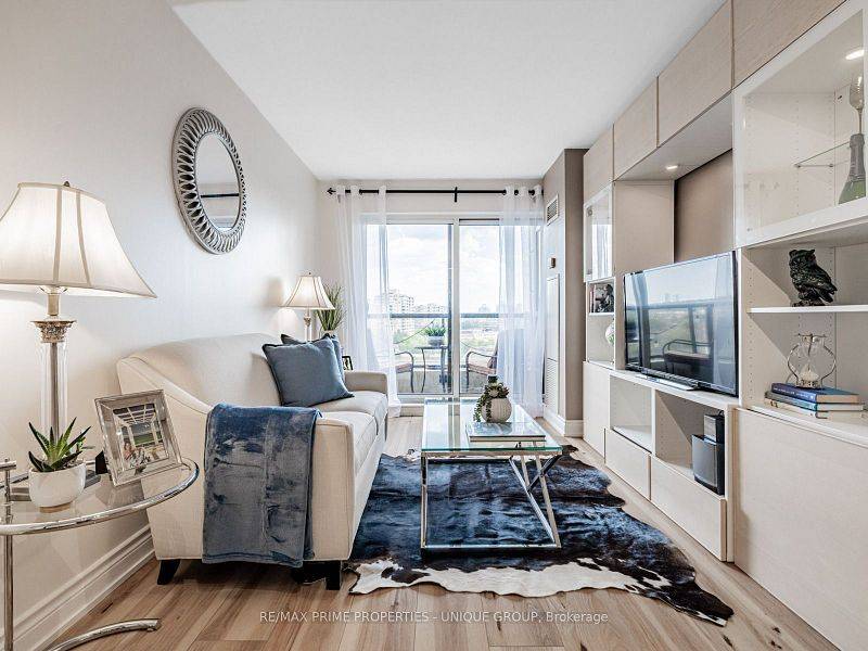 Richmond Hill, ON L4C 0T3,18 Harding BLVD #709