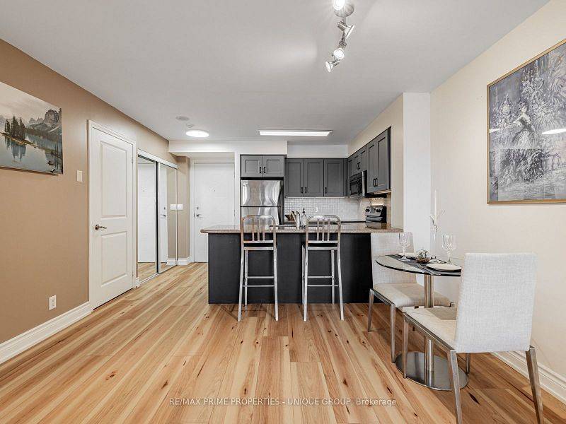 Richmond Hill, ON L4C 0T3,18 Harding BLVD #709