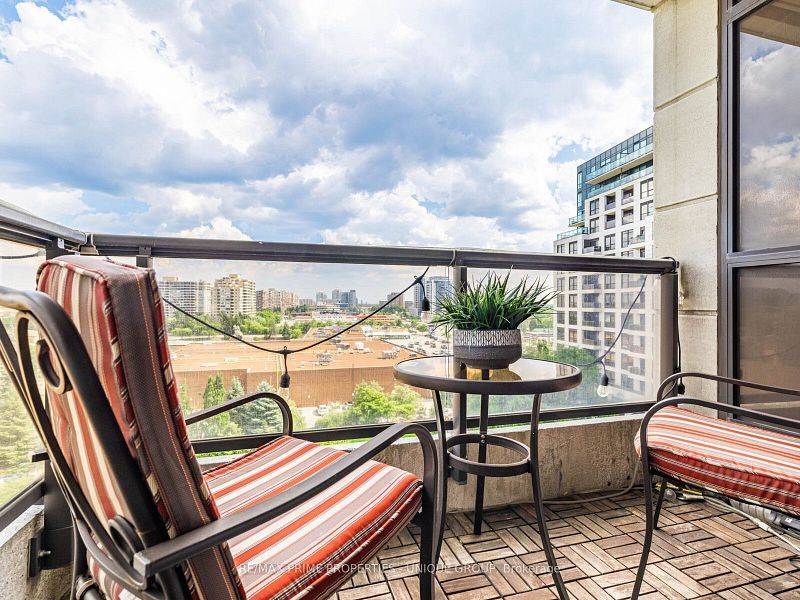 Richmond Hill, ON L4C 0T3,18 Harding BLVD #709