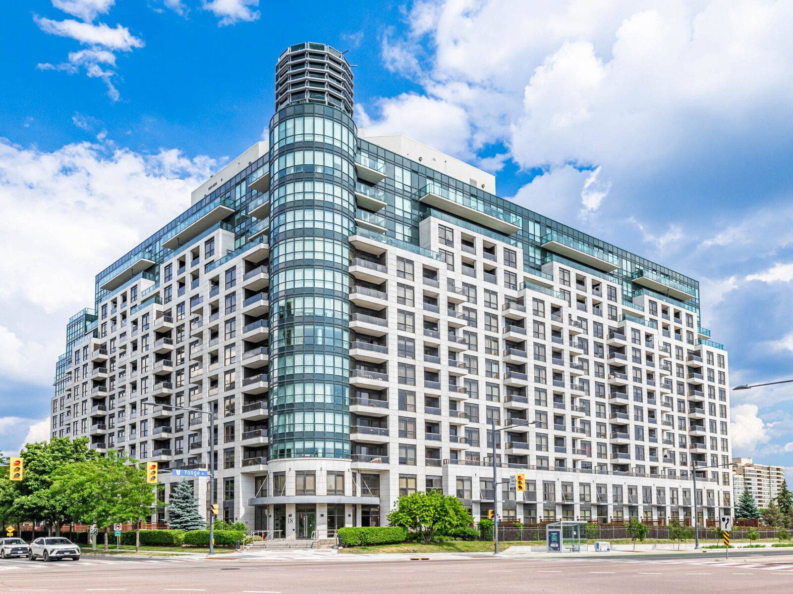 Richmond Hill, ON L4C 0T3,18 Harding BLVD #709