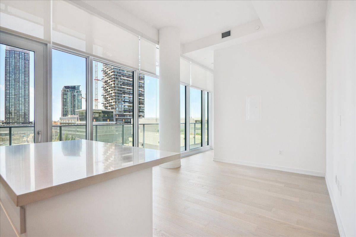 Mississauga, ON L5B 0M4,3883 Quartz RD #609