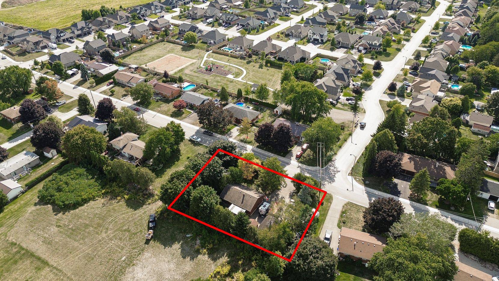 South-west Oxford, ON N0J 1N0,15 Peggy AVE