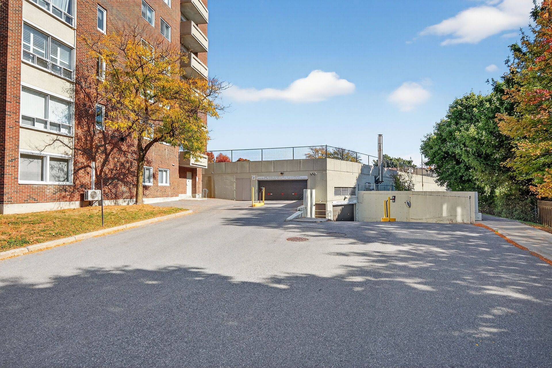 Beacon Hill North - South And Area, ON K1J 8H8,915 Elmsmere RD #1015