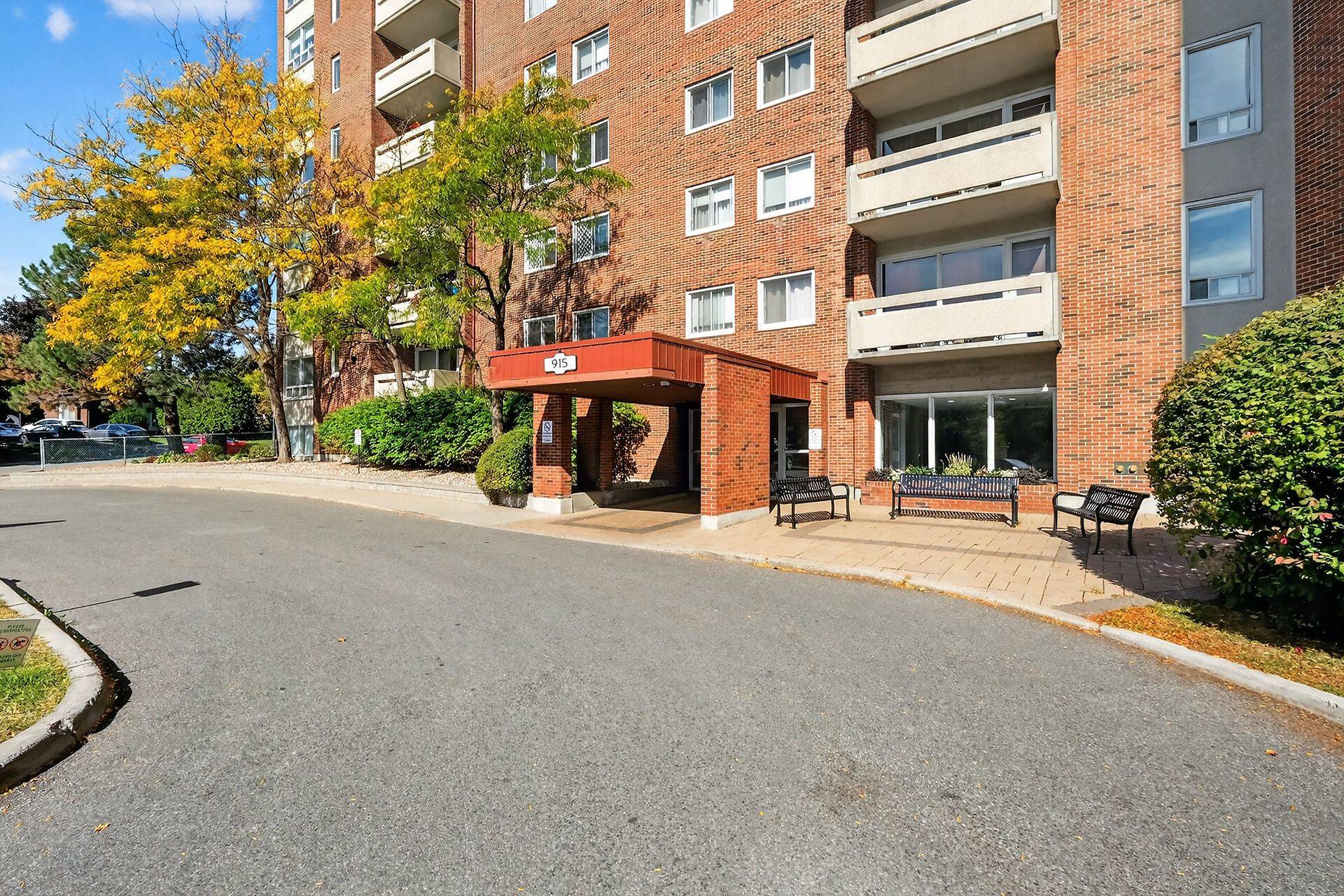 Beacon Hill North - South And Area, ON K1J 8H8,915 Elmsmere RD #1015