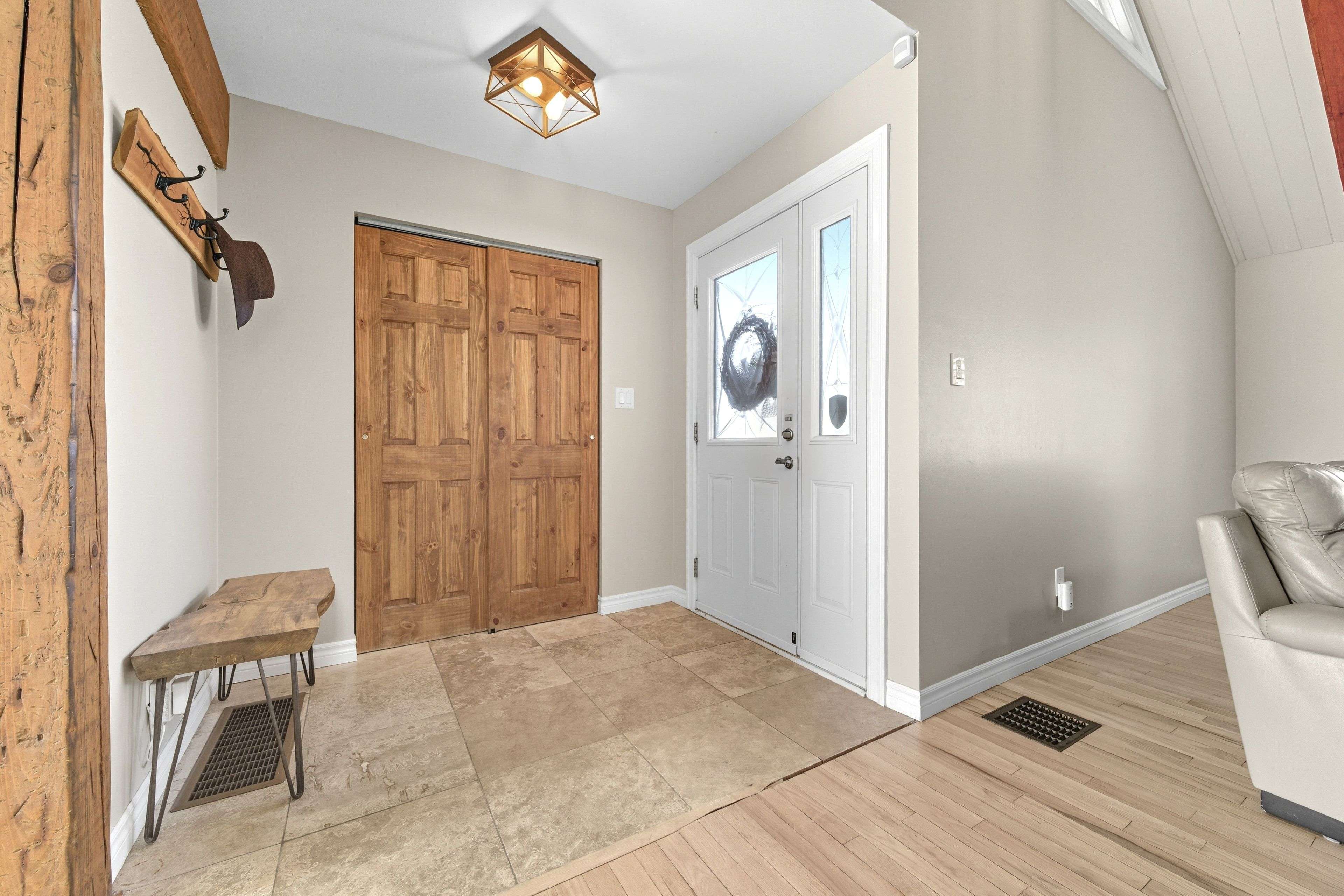 Deep River, ON K0J 1P0,36 Thomas ST