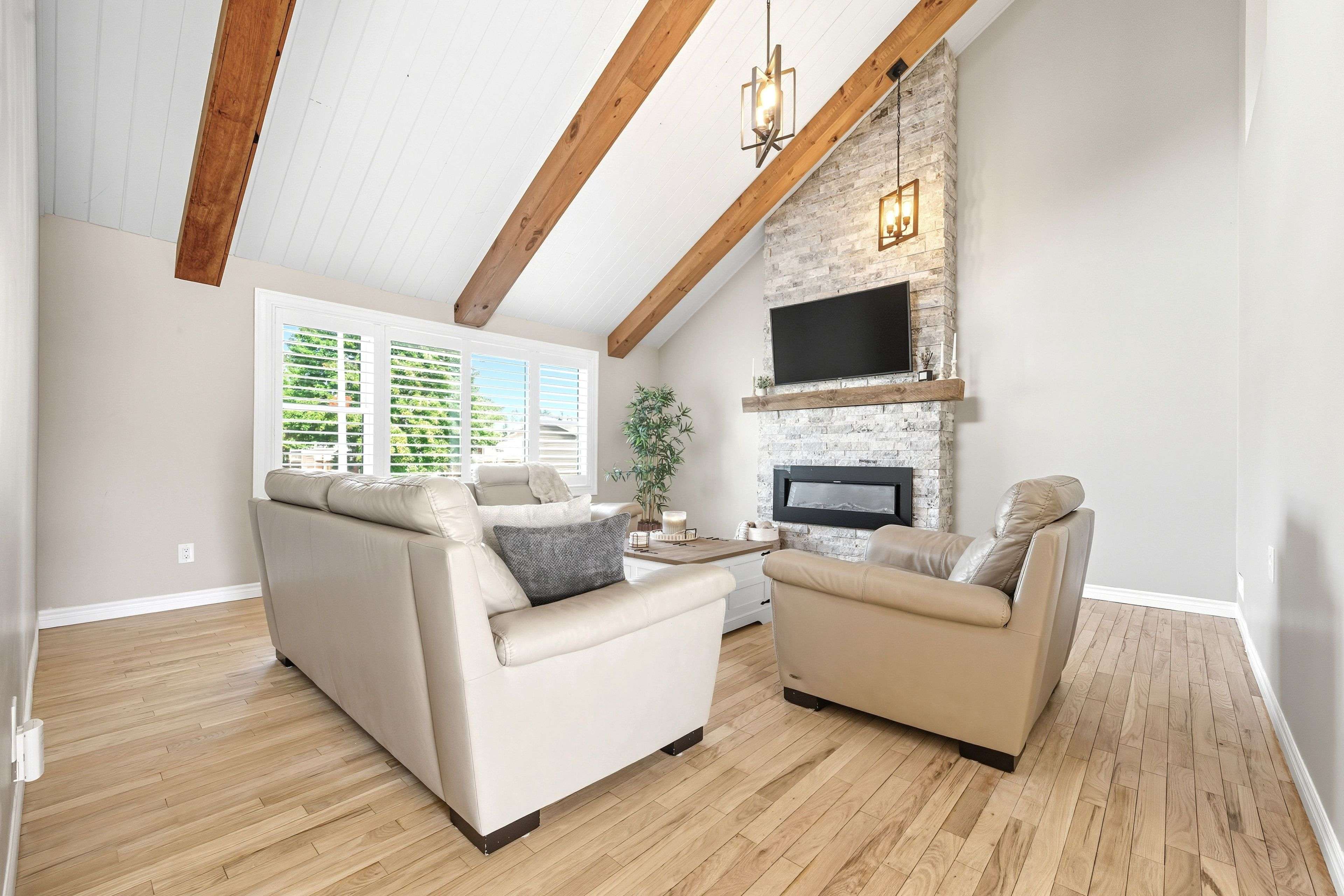 Deep River, ON K0J 1P0,36 Thomas ST