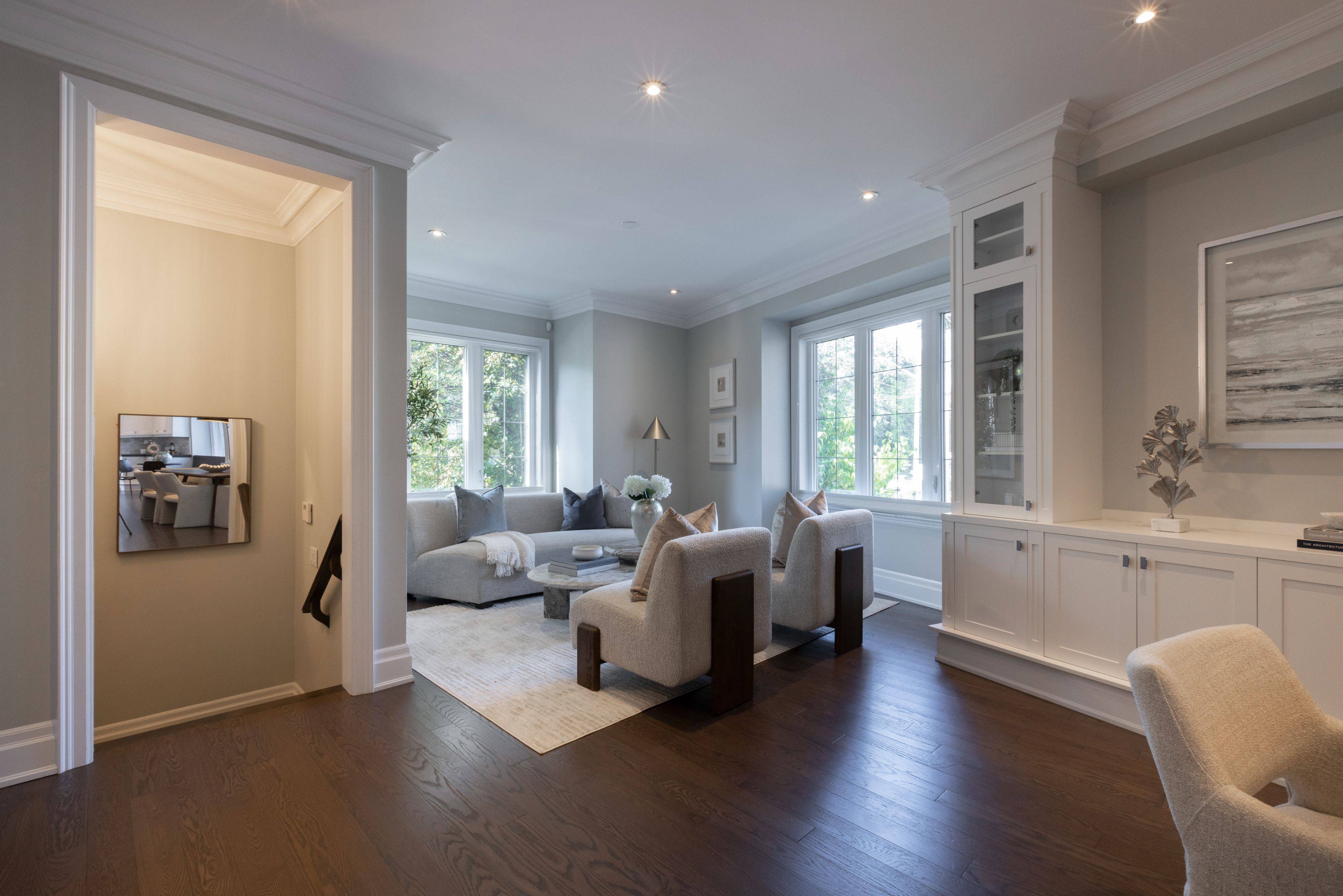 77 Rumsey RD, Toronto C11, ON M4G 1N9