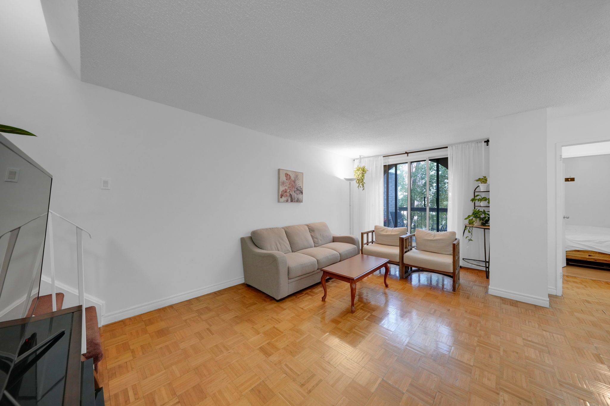 Mississauga, ON L5K 2C8,2095 Roche CT #209