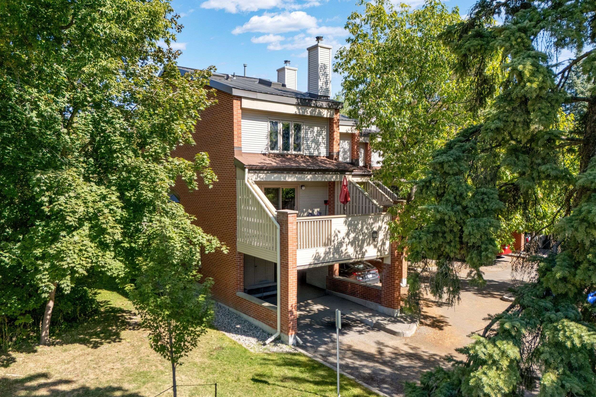 Glebe - Ottawa East And Area, ON K1S 0X7,60 Greenfield AVE #1