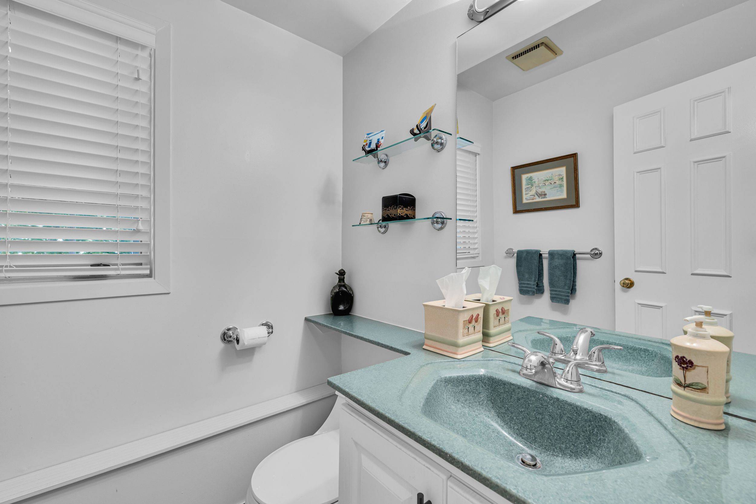 Glebe - Ottawa East And Area, ON K1S 0X7,60 Greenfield AVE #1