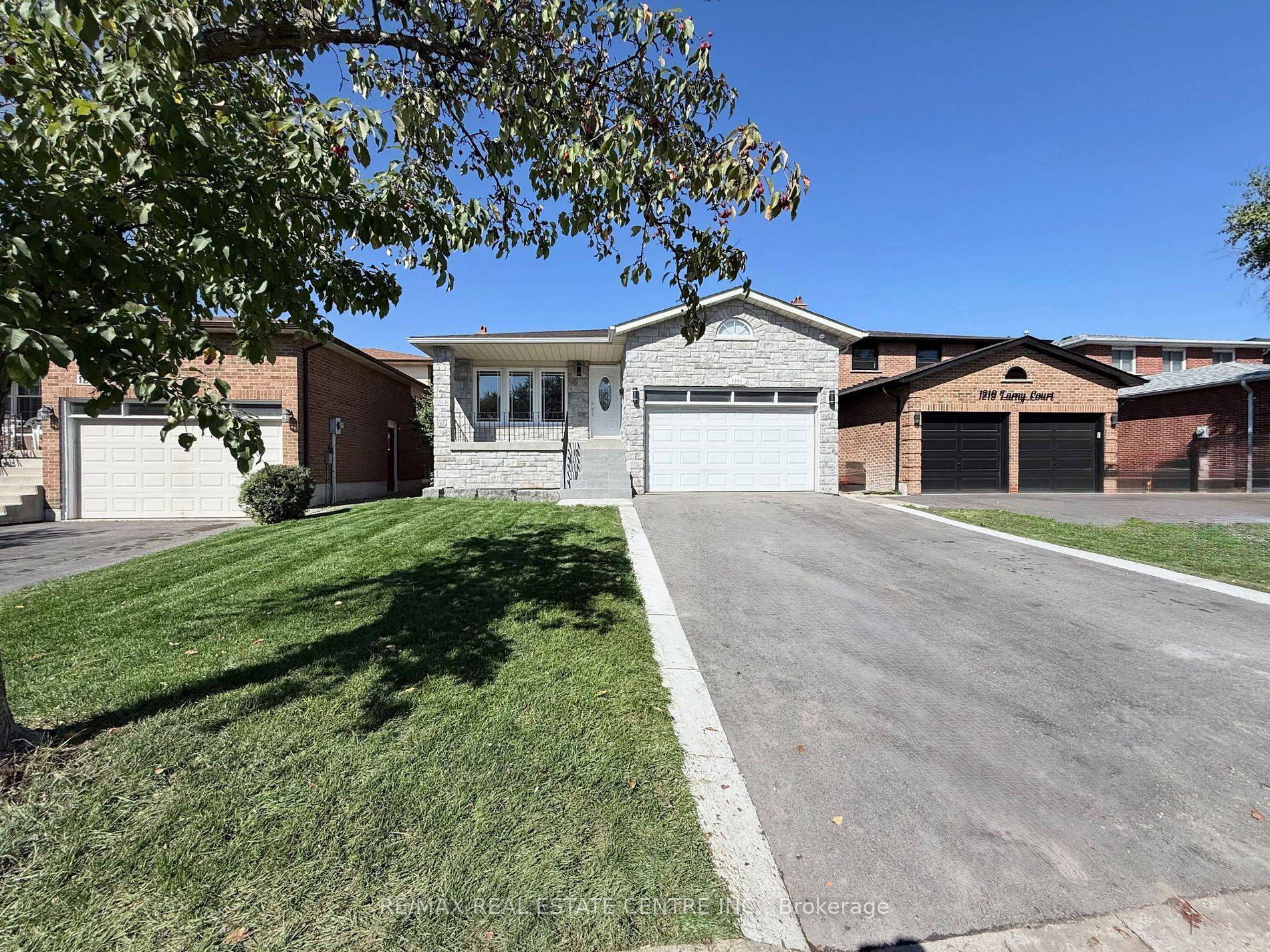 Mississauga, ON L4W 3N4,1215 Larny CT
