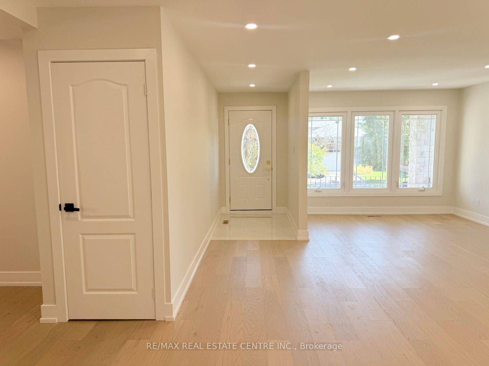 Mississauga, ON L4W 3N4,1215 Larny CT